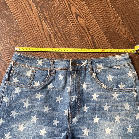 High Rise Star Print Denim Shorts - Picture 4 of 7